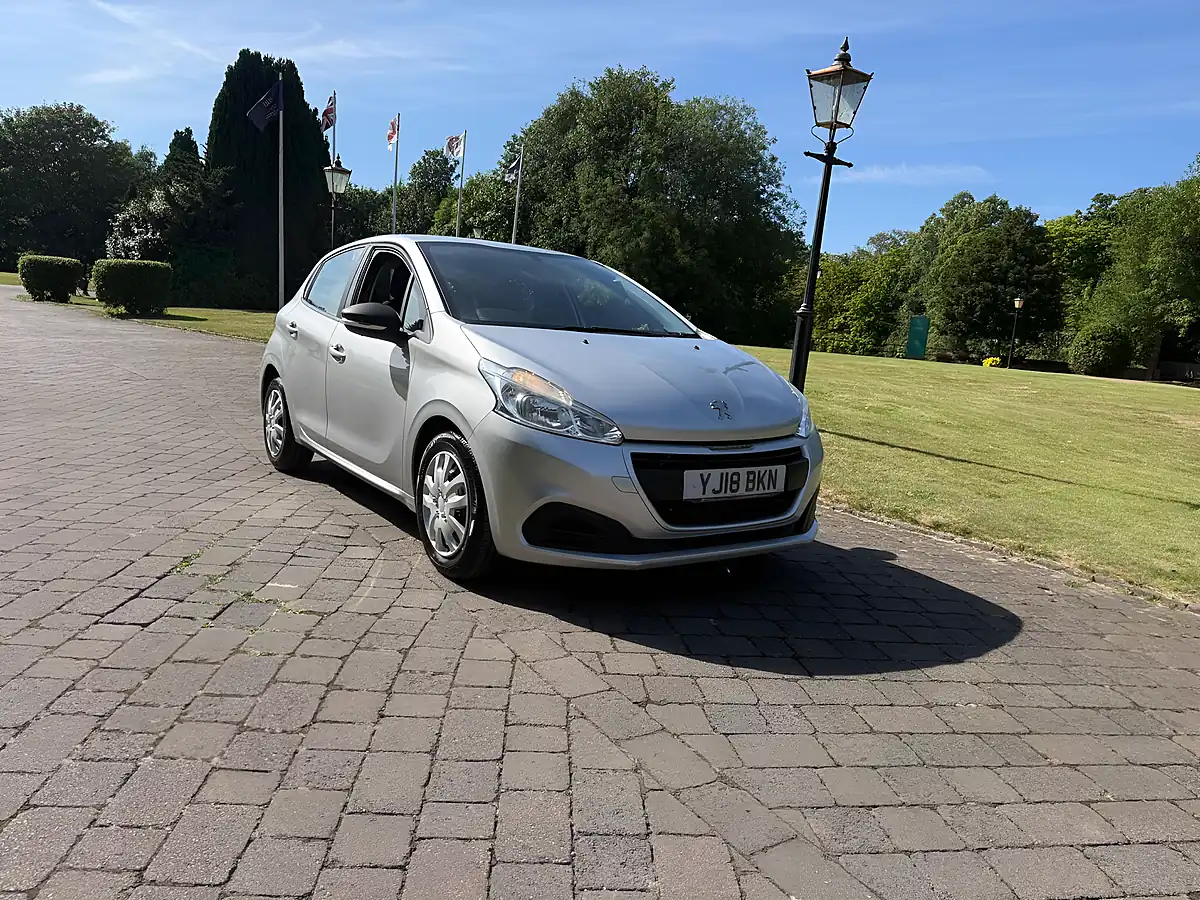 Used 2018 Peugeot 208 Access Silver - Front View