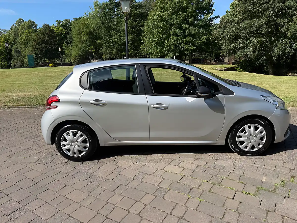 Used 2018 Peugeot 208 Access Silver - Interior and Exterior details 3