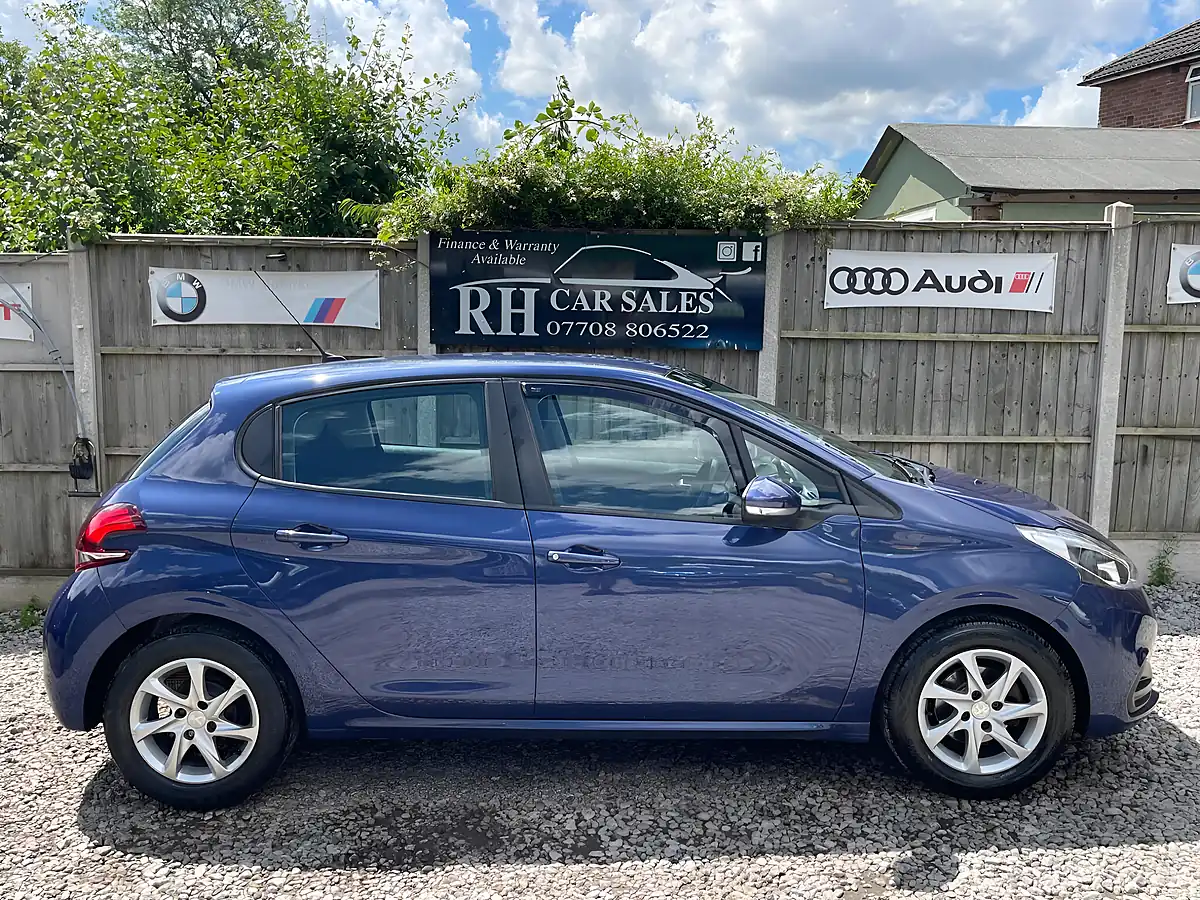 Used 2018 Peugeot 208 Active Blue - Interior and Exterior details 13