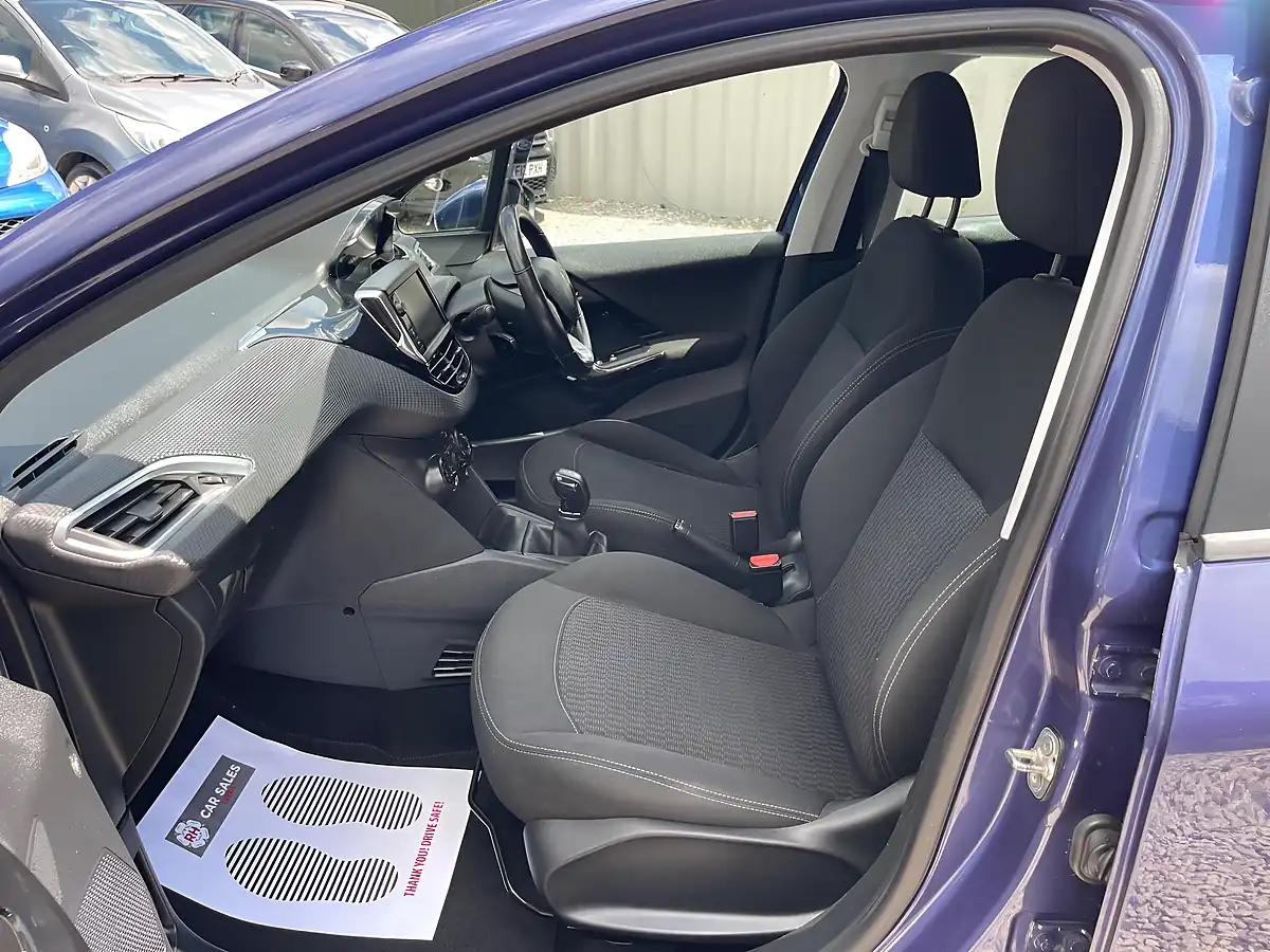 Used 2018 Peugeot 208 Active Blue - Interior and Exterior details 17