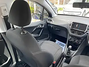 Used 2018 Peugeot 208 Active Blue - Interior and Exterior details 3