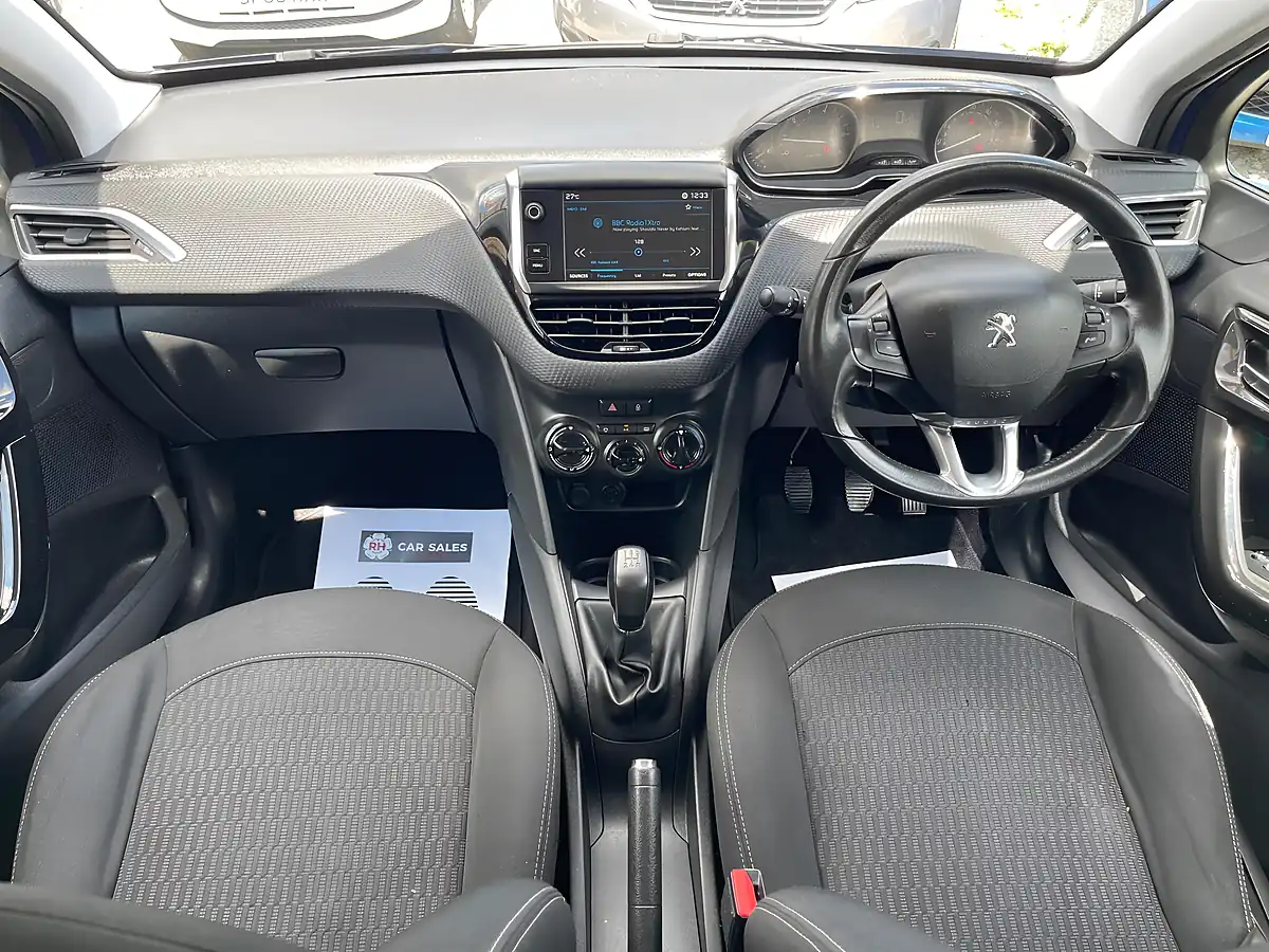 Used 2018 Peugeot 208 Active Blue - Interior and Exterior details 4