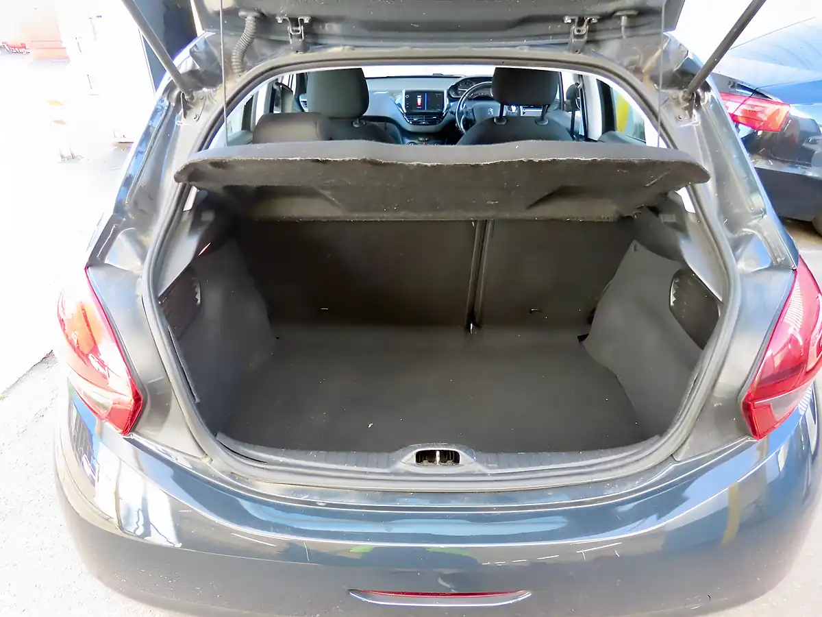 Used 2018 Peugeot 208 Active Grey - Interior and Exterior details 6