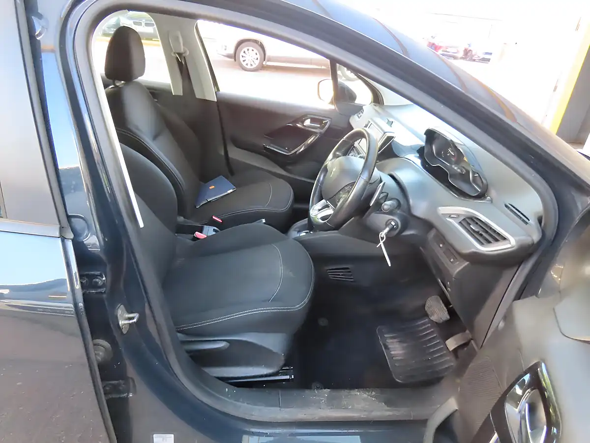 Used 2018 Peugeot 208 Active Grey - Interior and Exterior details 7