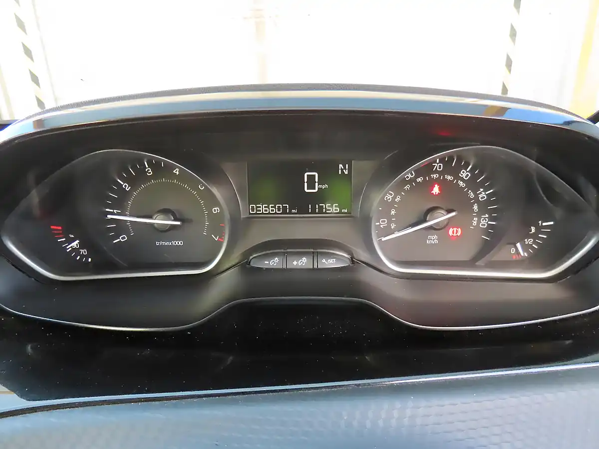 Used 2018 Peugeot 208 Active Grey - Interior and Exterior details 8
