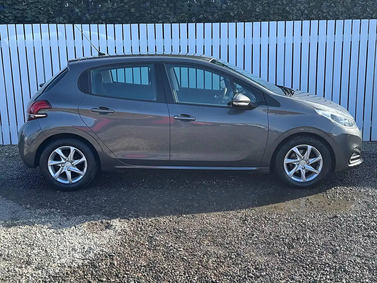Used 2018 Peugeot 208 Active Grey - Interior and Exterior details 7