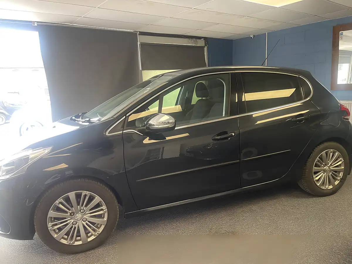 Used 2018 Peugeot 208 Allure Grey - Interior and Exterior details 11