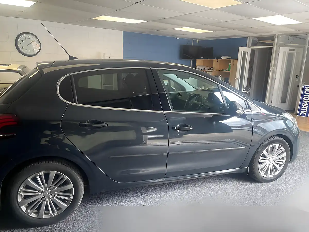 Used 2018 Peugeot 208 Allure Grey - Interior and Exterior details 13