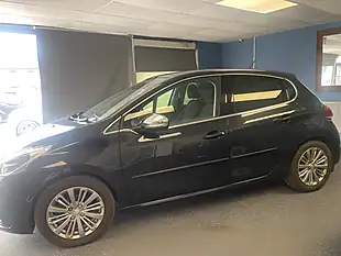 Used 2018 Peugeot 208 Allure Grey - Interior and Exterior details 3