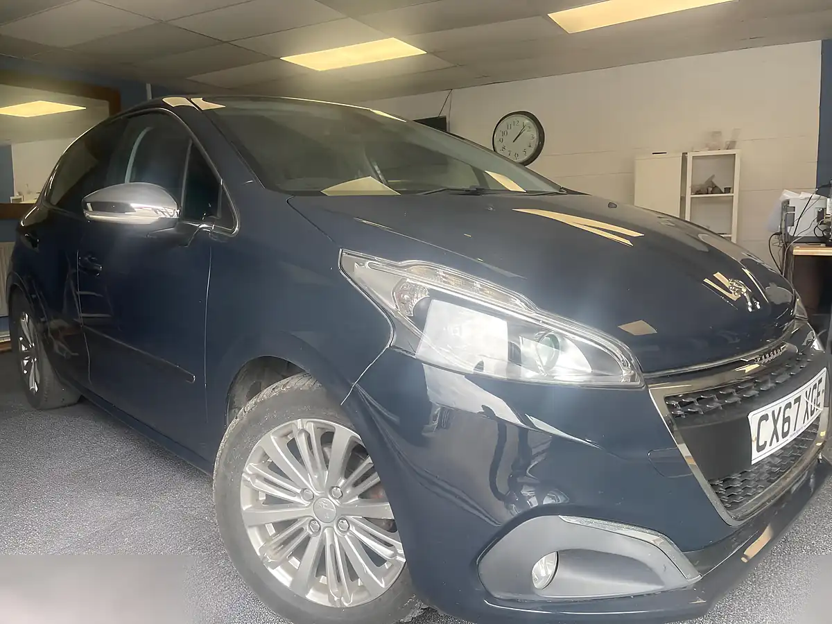 Used 2018 Peugeot 208 Allure Grey - Interior and Exterior details 5