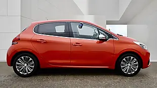 Used 2018 Peugeot 208 Allure Orange - Interior and Exterior details 5