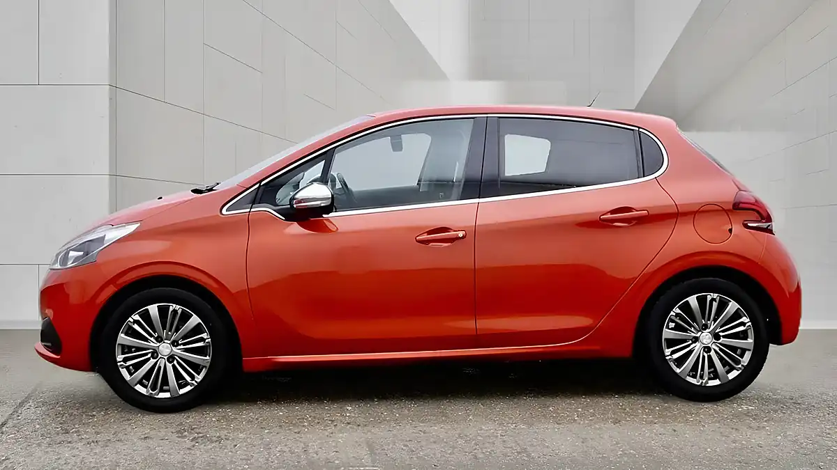 Used 2018 Peugeot 208 Allure Orange - Interior and Exterior details 6