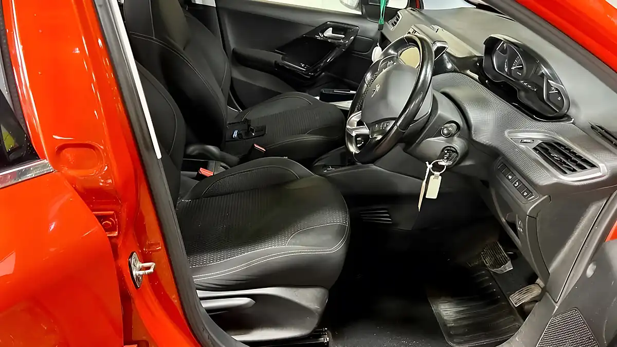 Used 2018 Peugeot 208 Allure Orange - Interior and Exterior details 7