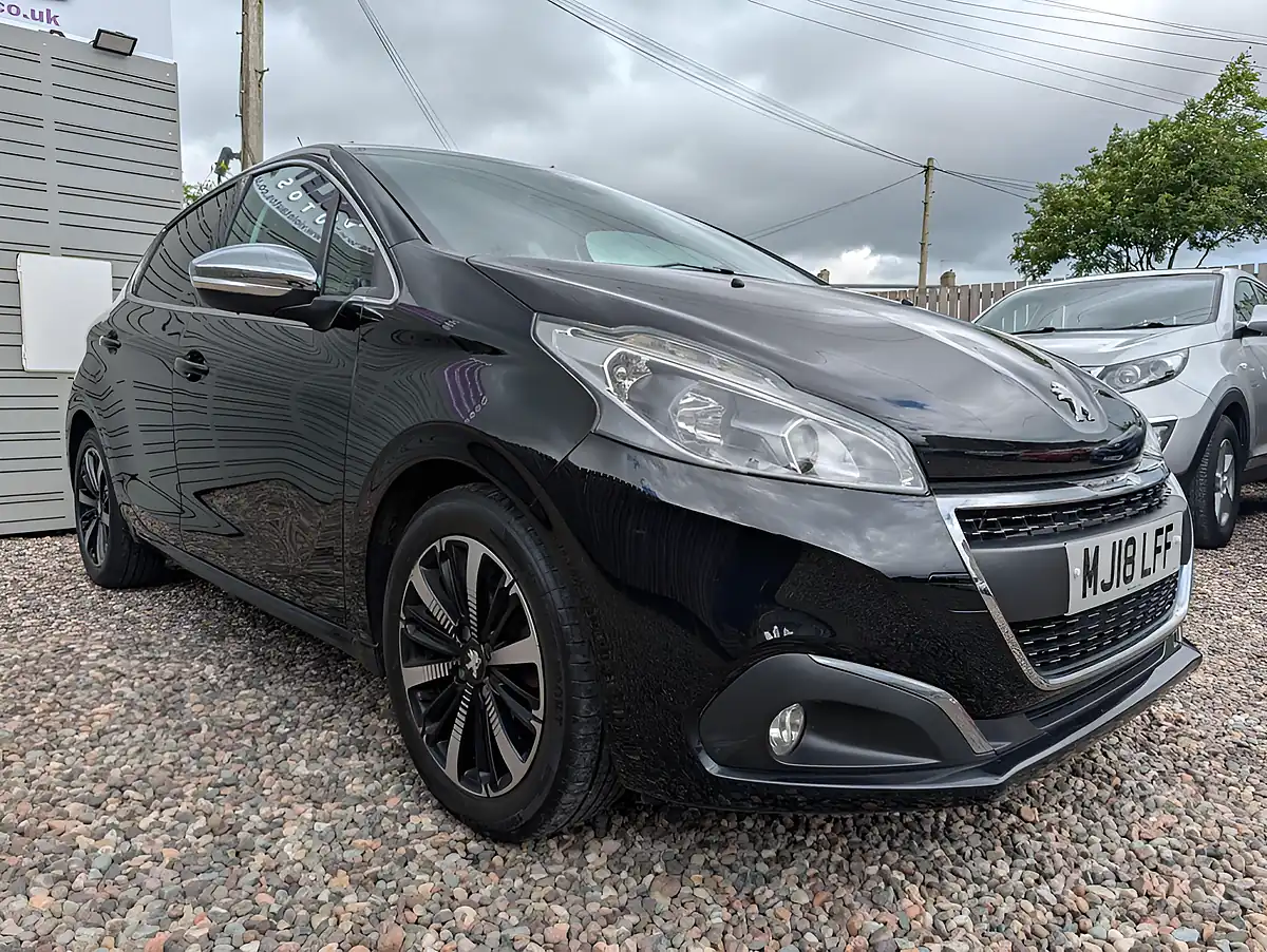 Used 2018 Peugeot 208 Allure Premium Black - Front View