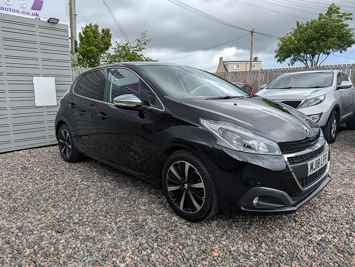 Used 2018 Peugeot 208 Allure Premium Black - Interior and Exterior details 5