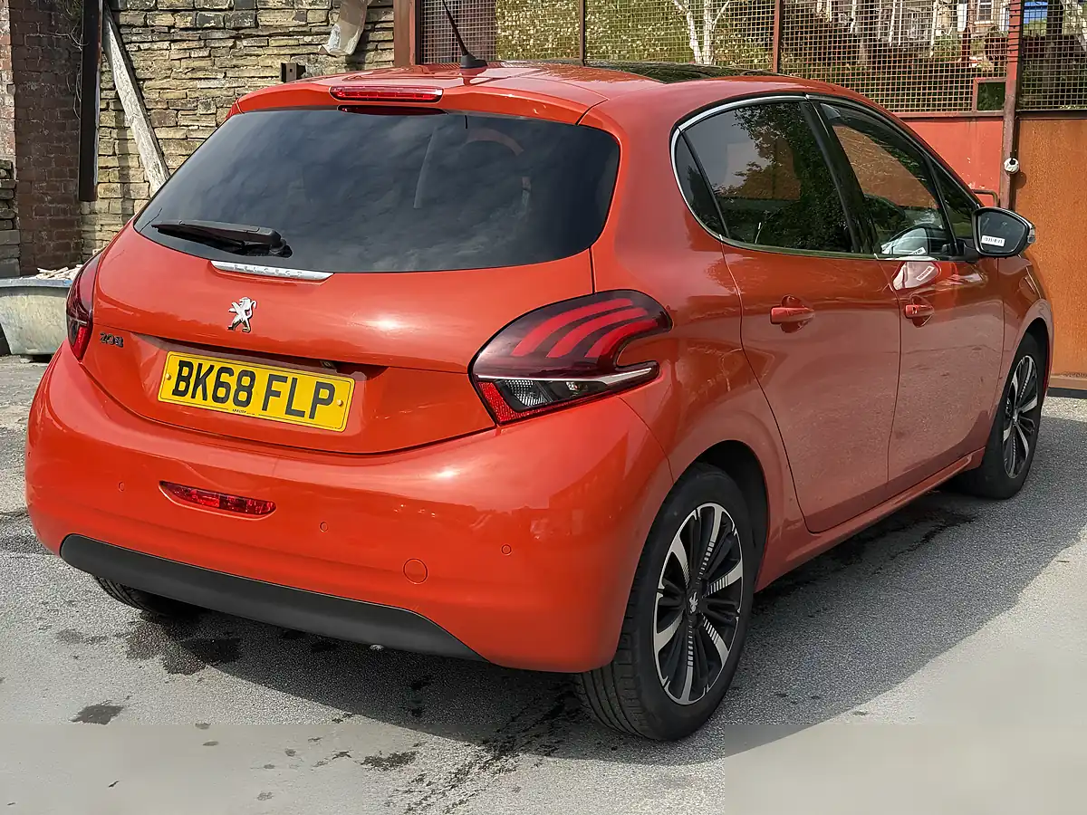 Used 2018 Peugeot 208 Allure Premium Orange - Interior and Exterior details 12