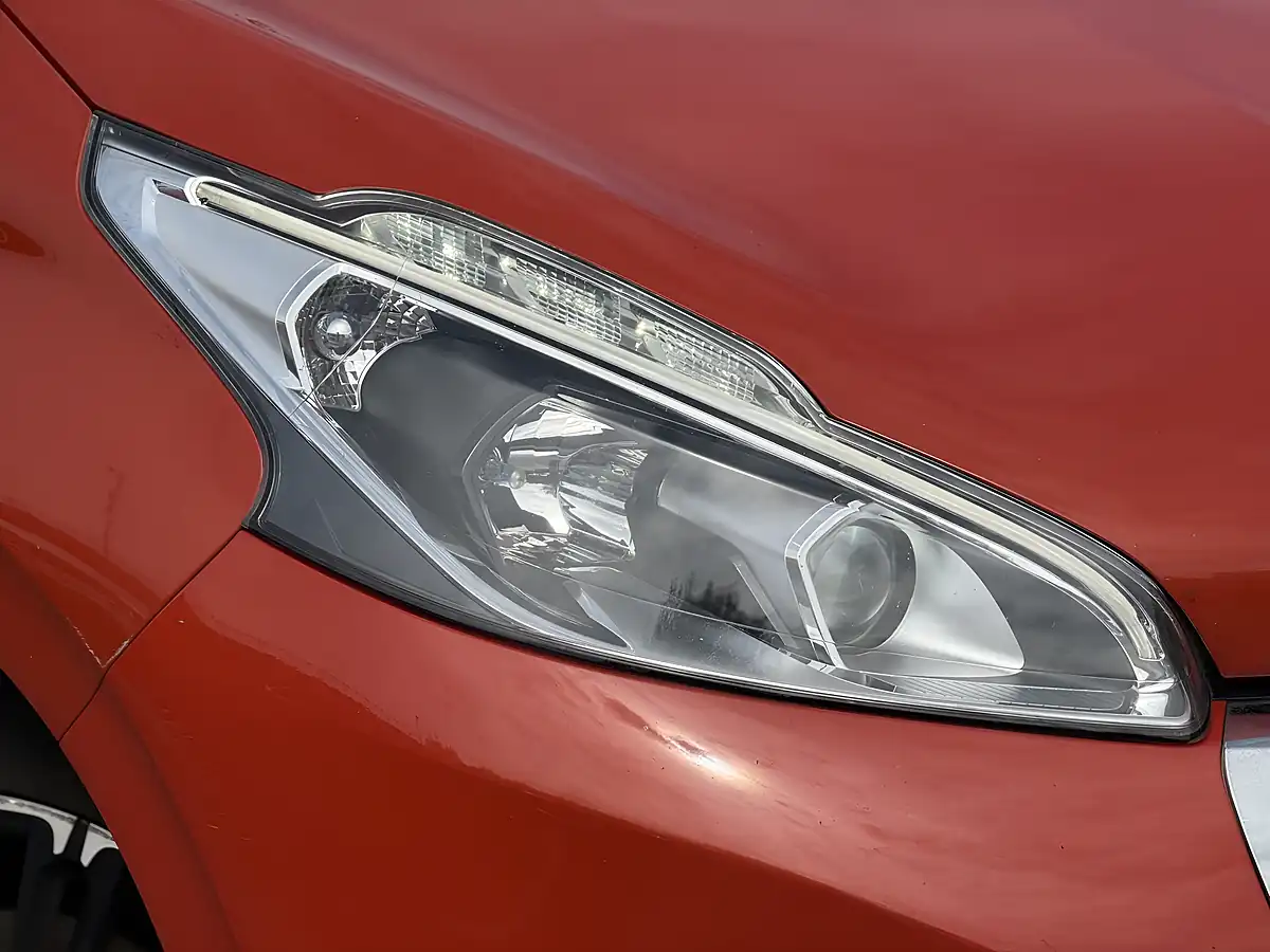 Used 2018 Peugeot 208 Allure Premium Orange - Interior and Exterior details 5