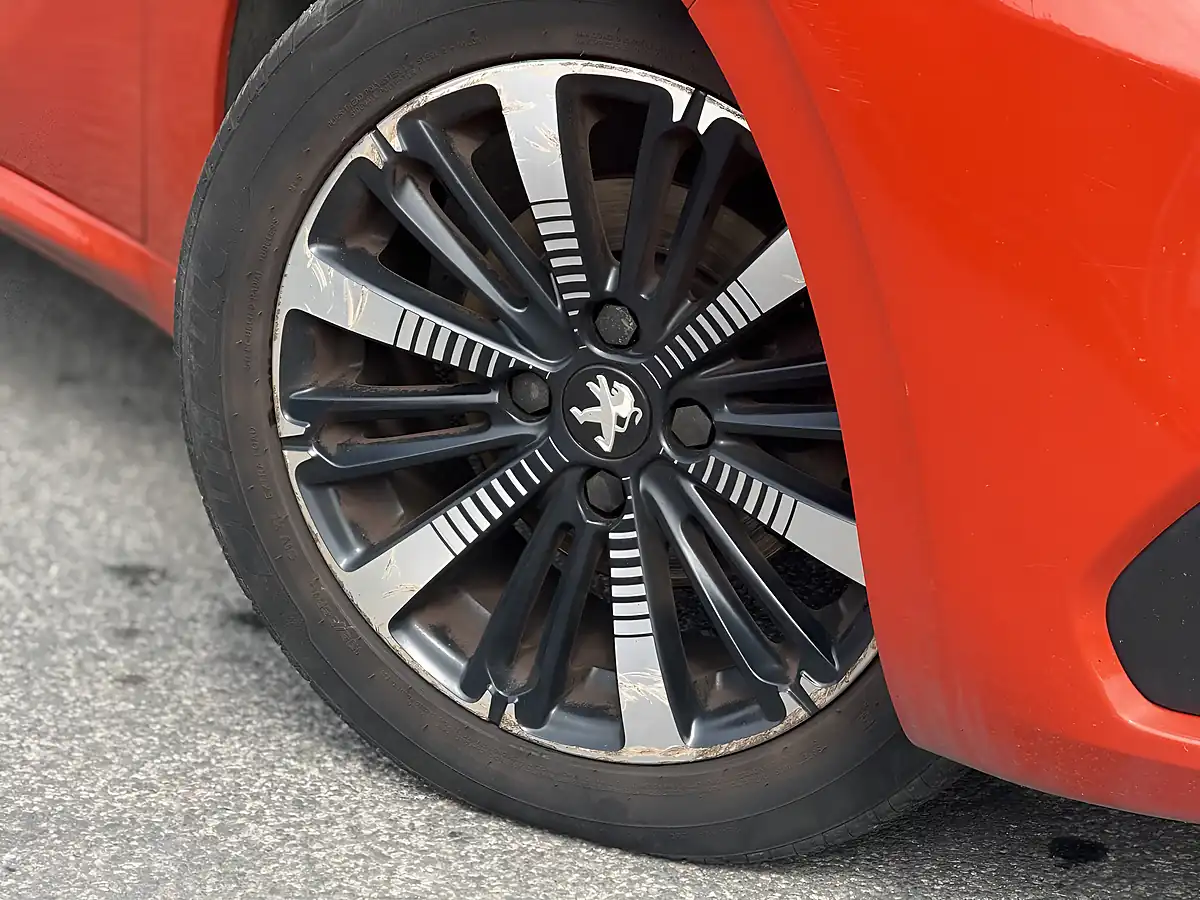Used 2018 Peugeot 208 Allure Premium Orange - Interior and Exterior details 9