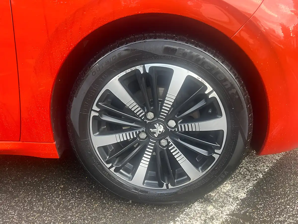 Used 2018 Peugeot 208 Allure Premium Orange - Interior and Exterior details 10