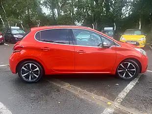 Used 2018 Peugeot 208 Allure Premium Orange - Interior and Exterior details 8