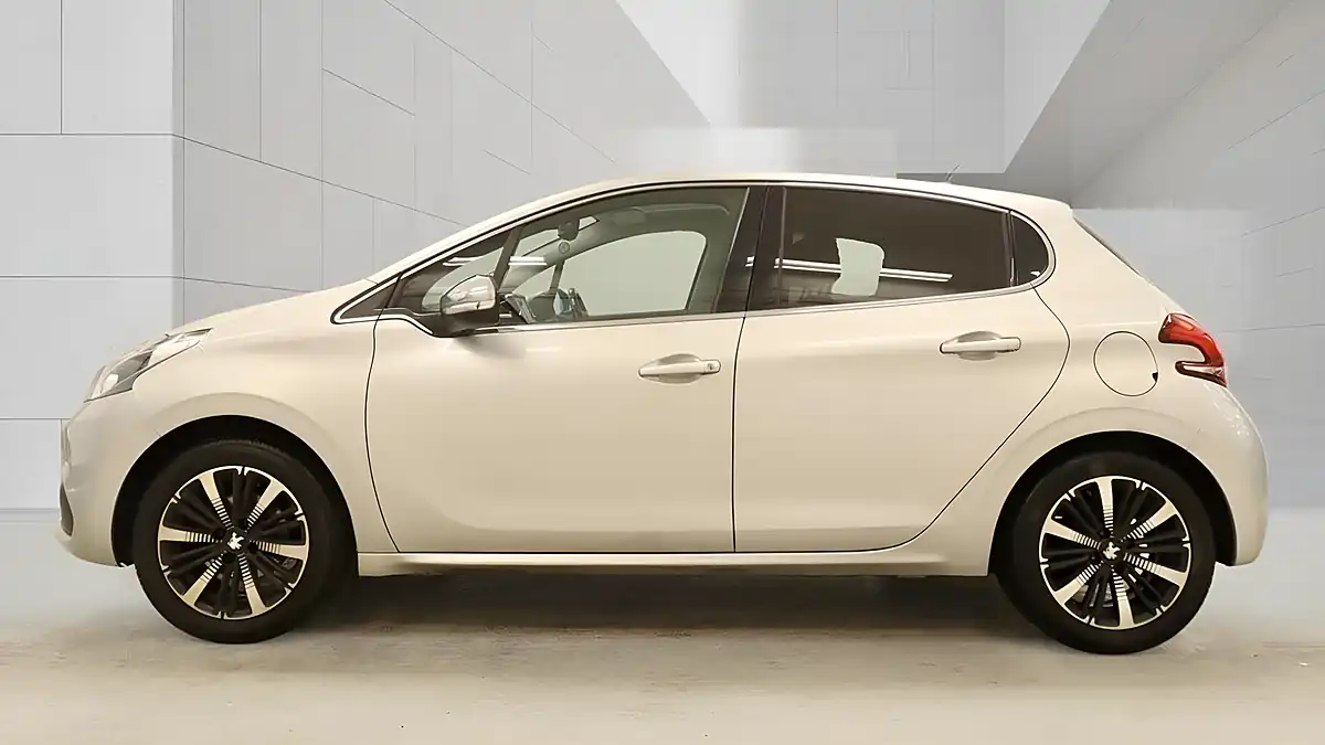 Used 2018 Peugeot 208 Allure Premium Silver - Interior and Exterior details 4
