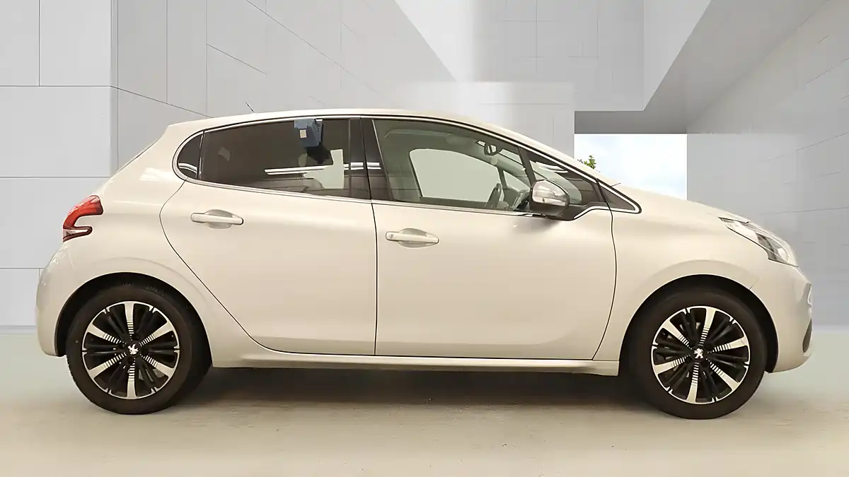 Used 2018 Peugeot 208 Allure Premium Silver - Interior and Exterior details 9