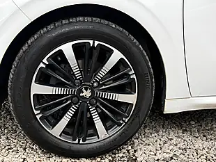 Used 2018 Peugeot 208 Allure Premium White - Interior and Exterior details 14