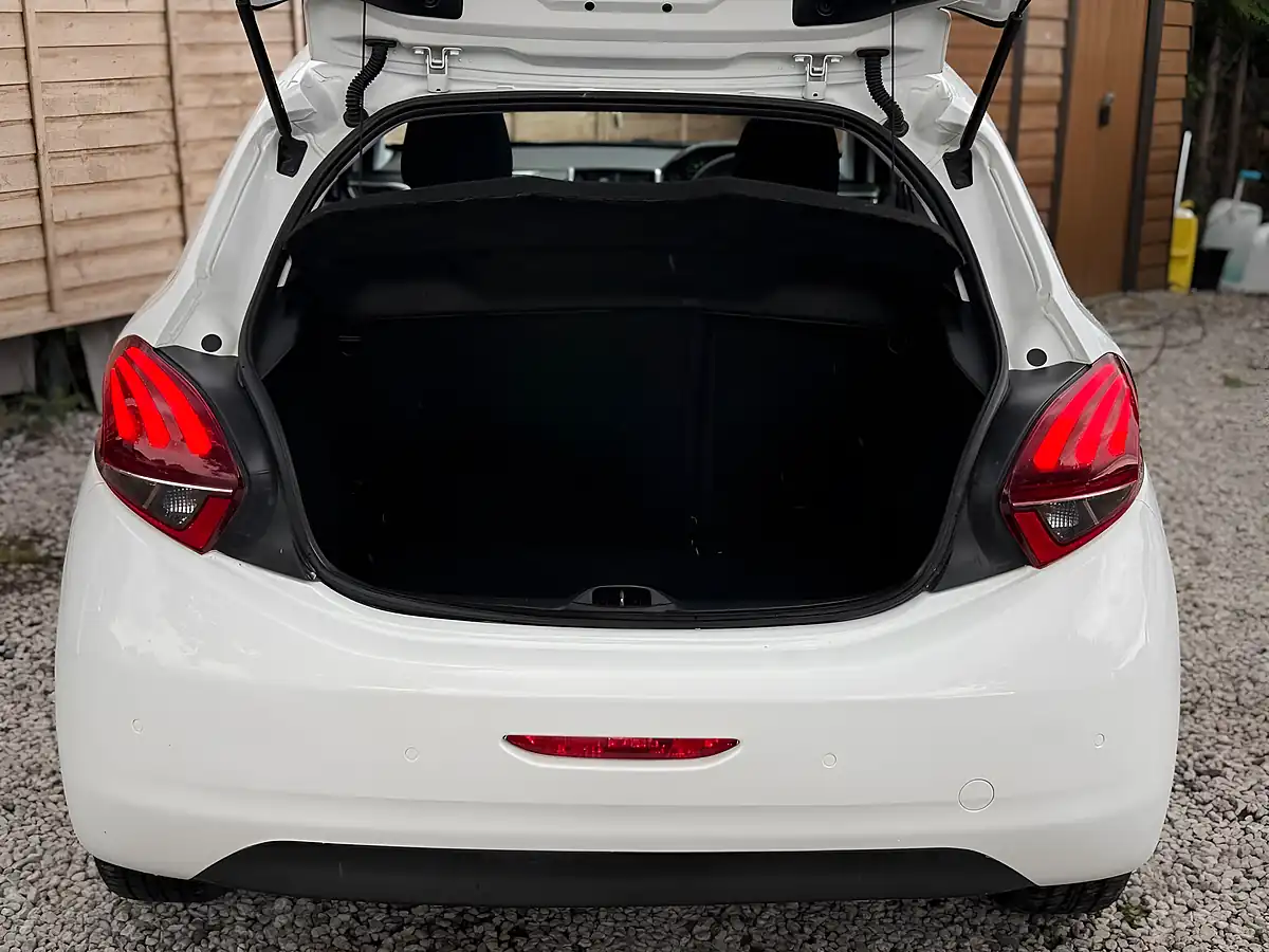 Used 2018 Peugeot 208 Allure Premium White - Interior and Exterior details 16