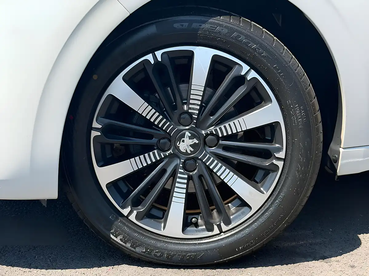 Used 2018 Peugeot 208 Allure Premium White - Interior and Exterior details 5