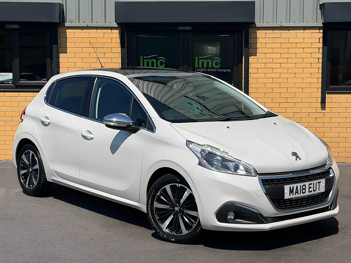 Used 2018 Peugeot 208 Allure Premium White - Interior and Exterior details 8