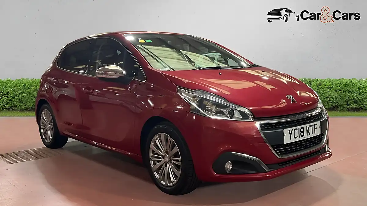 Used 2018 Peugeot 208 Allure Red - Front View