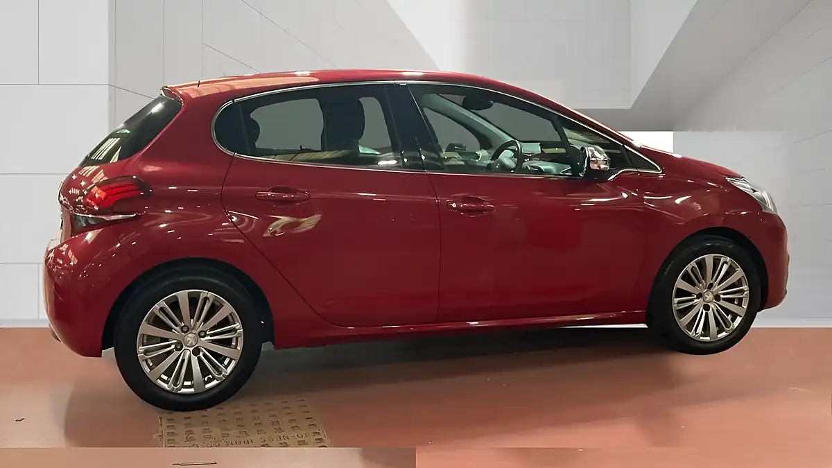 Used 2018 Peugeot 208 Allure Red - Interior and Exterior details 16