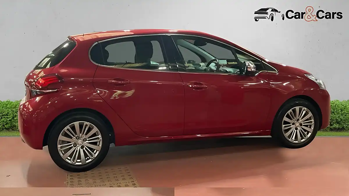 Used 2018 Peugeot 208 Allure Red - Interior and Exterior details 5