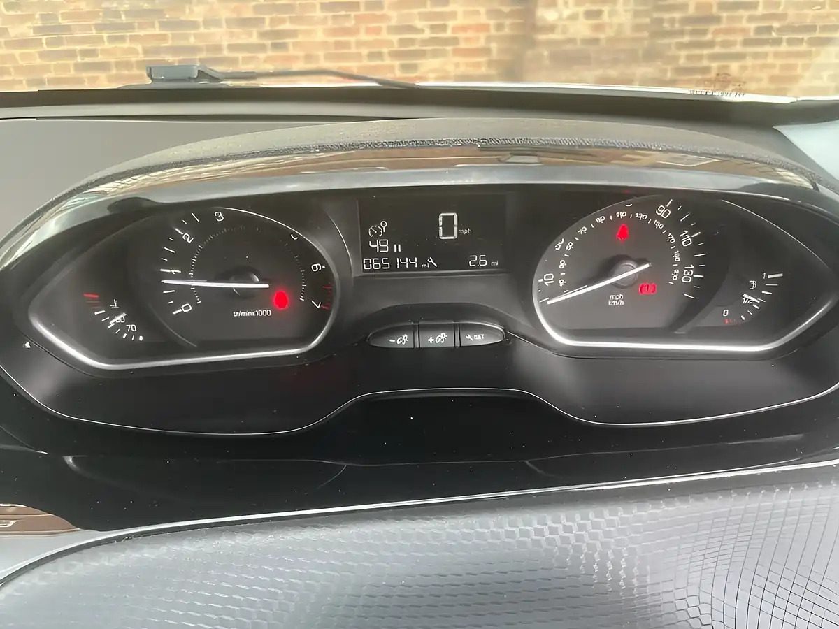 Used 2018 Peugeot 208 Allure White - Interior and Exterior details 16