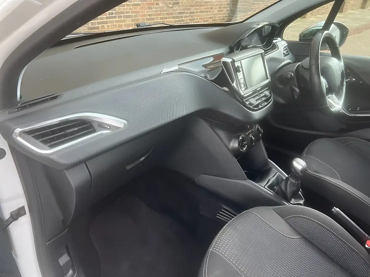 Used 2018 Peugeot 208 Allure White - Interior and Exterior details 17