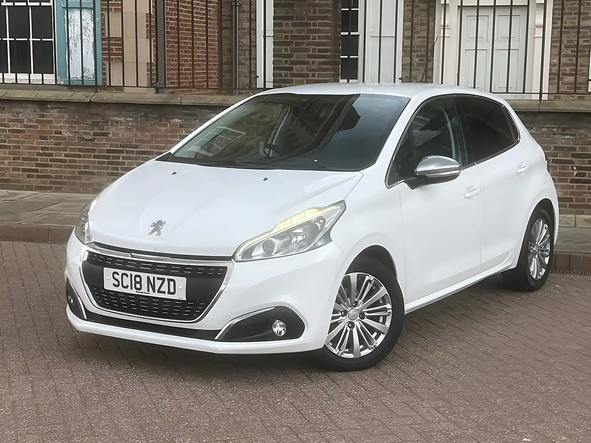Used 2018 Peugeot 208 Allure White - Interior and Exterior details 3