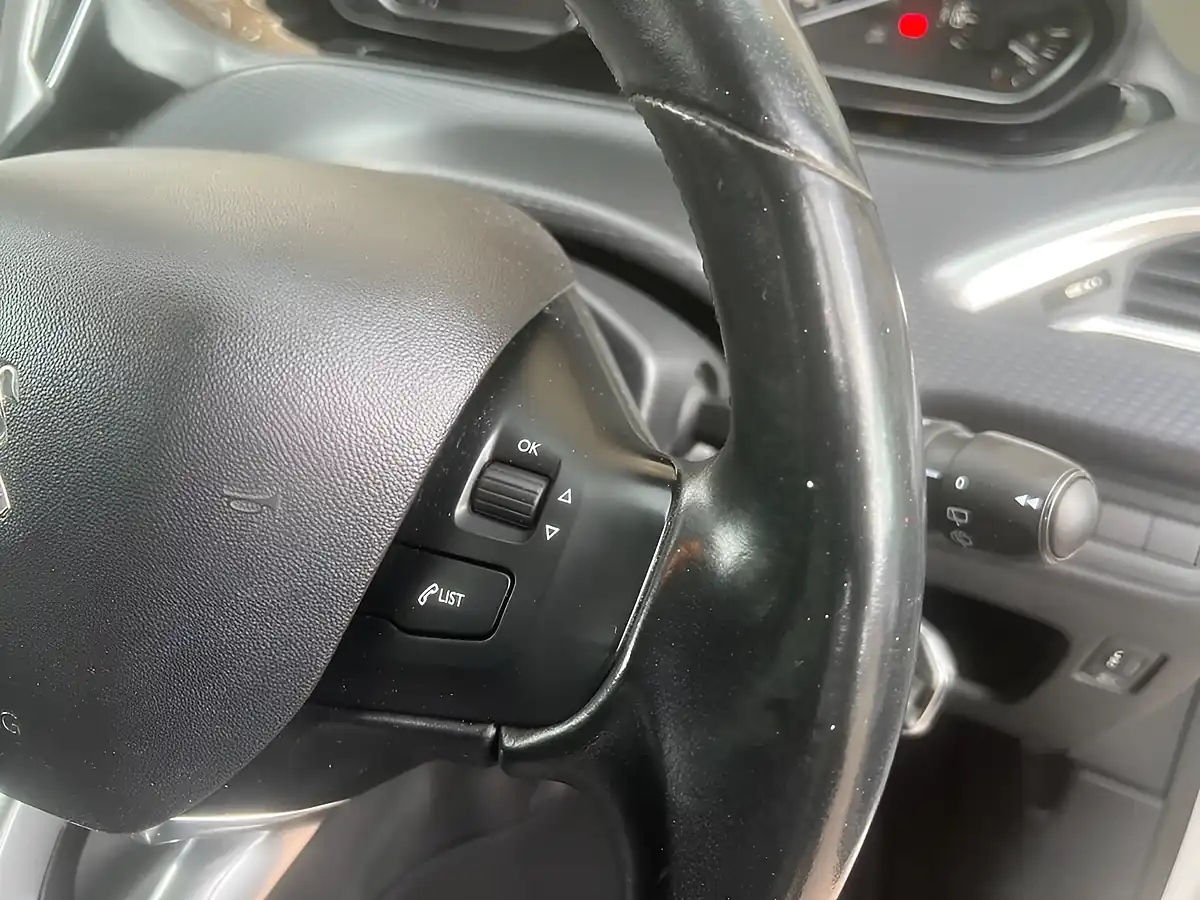 Used 2018 Peugeot 208 Allure White - Interior and Exterior details 9