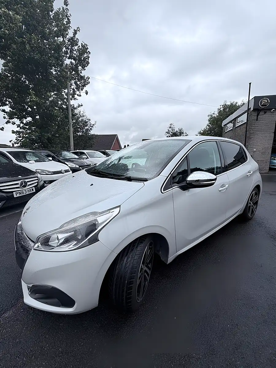 Used 2018 Peugeot 208 Allure White - Interior and Exterior details 2