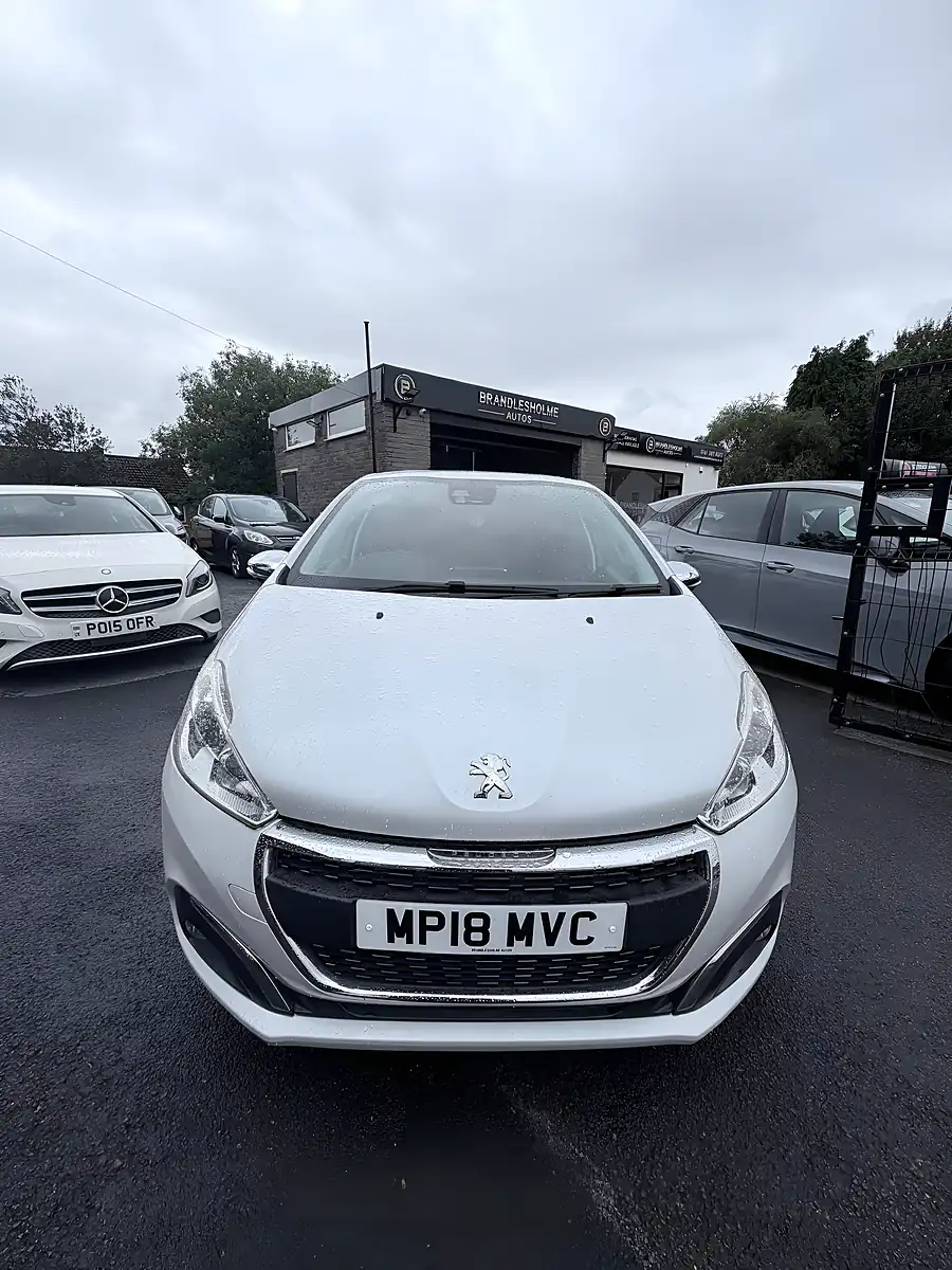Used 2018 Peugeot 208 Allure White - Interior and Exterior details 3