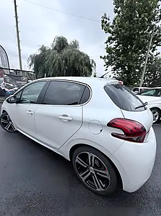 Used 2018 Peugeot 208 Allure White - Interior and Exterior details 4