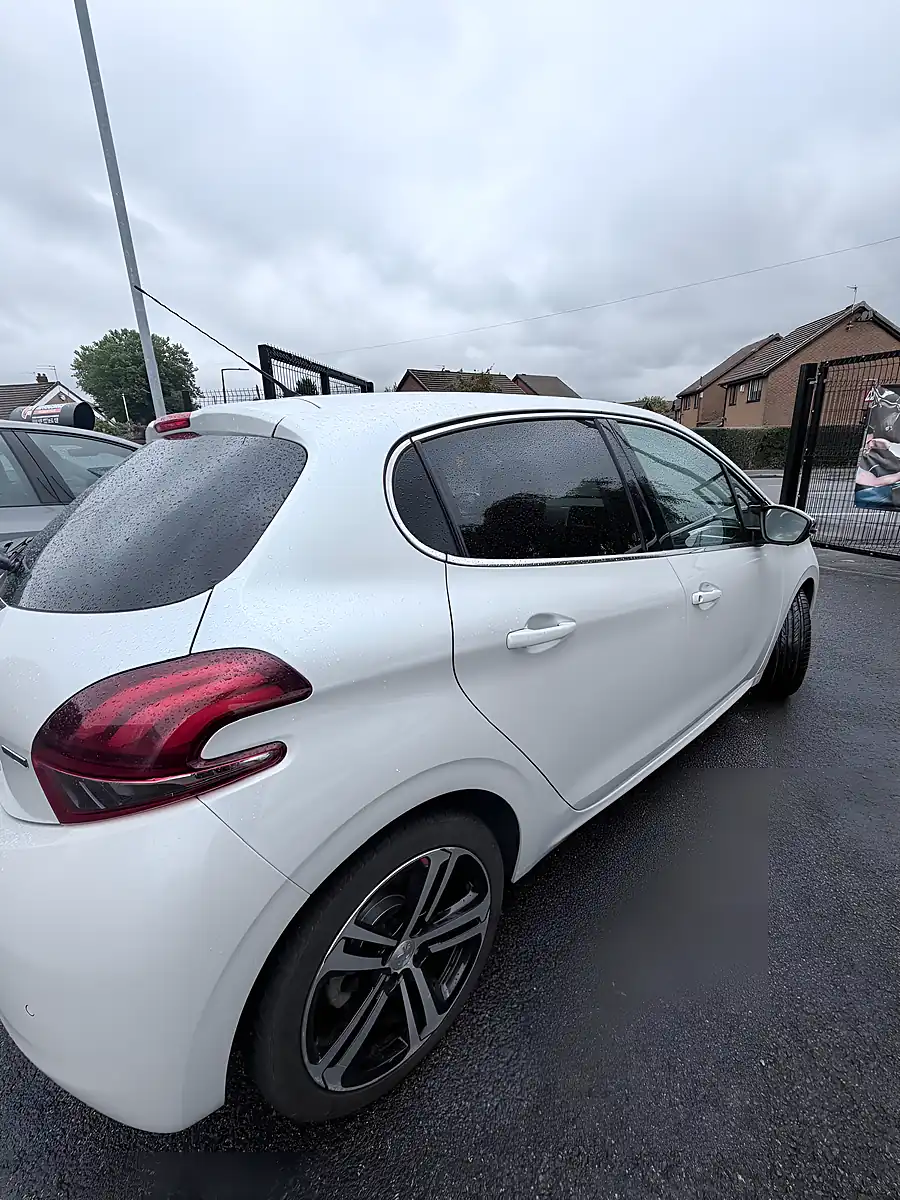 Used 2018 Peugeot 208 Allure White - Interior and Exterior details 5