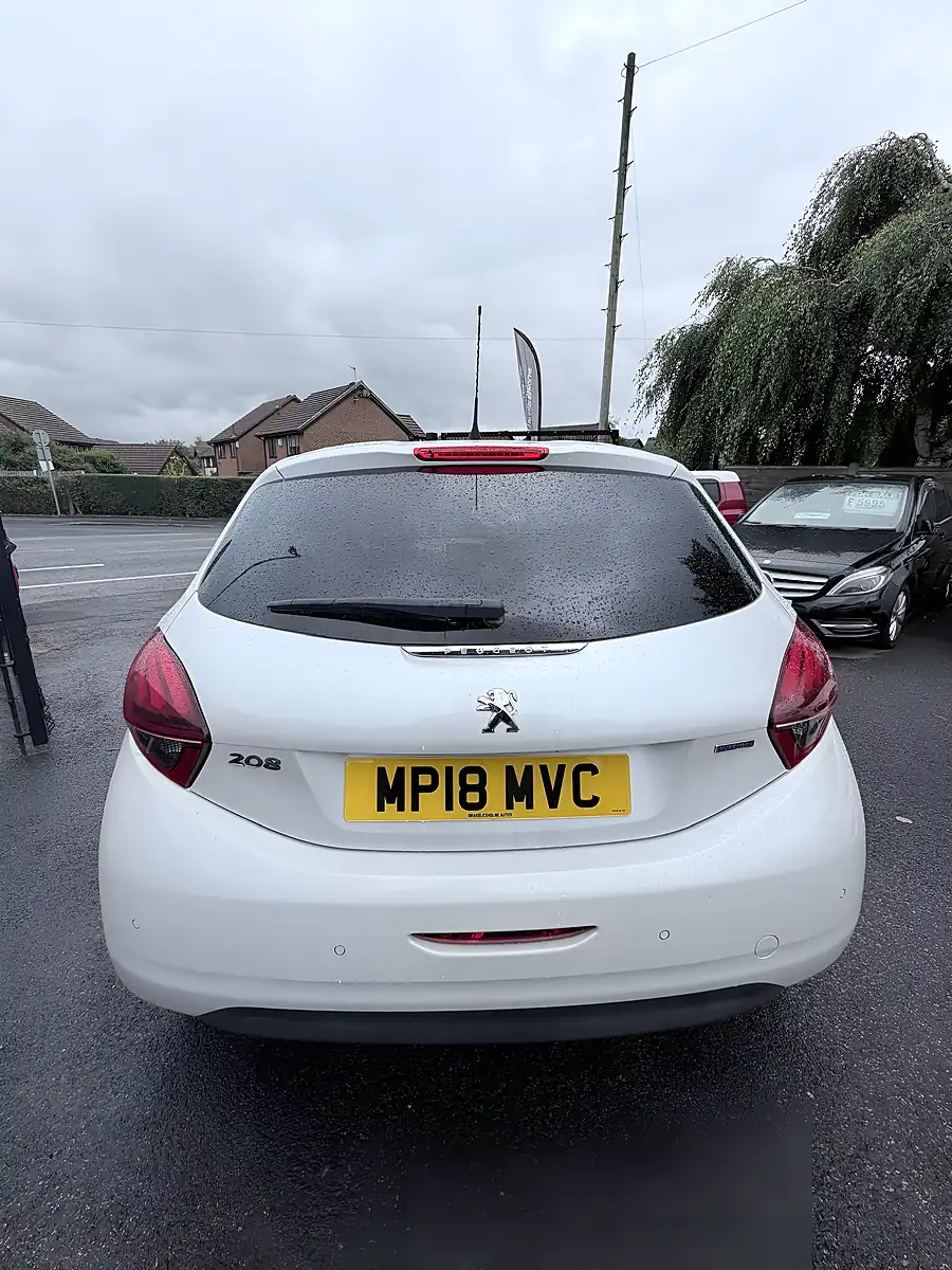Used 2018 Peugeot 208 Allure White - Interior and Exterior details 6