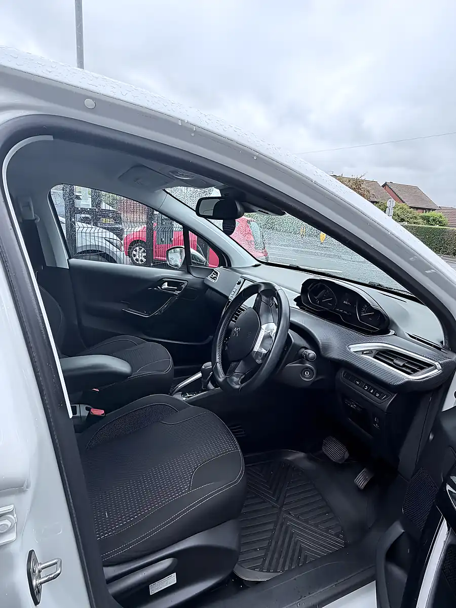 Used 2018 Peugeot 208 Allure White - Interior and Exterior details 8