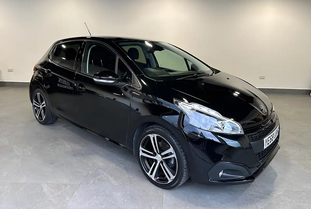 Used 2018 Peugeot 208 GT Line Black - Front View