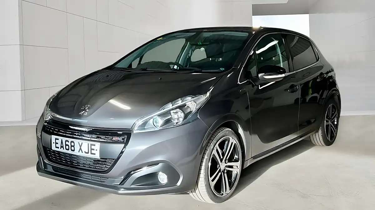 Used 2018 Peugeot 208 GT Line Grey - Interior and Exterior details 2