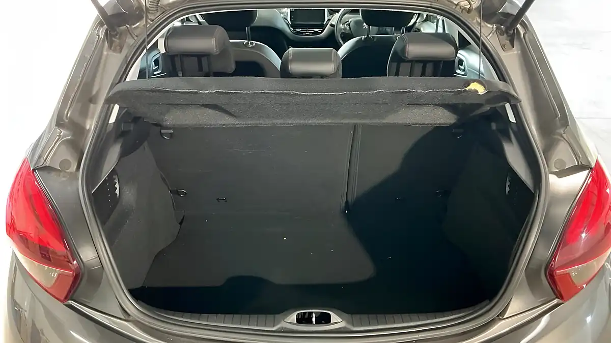 Used 2018 Peugeot 208 GT Line Grey - Interior and Exterior details 5