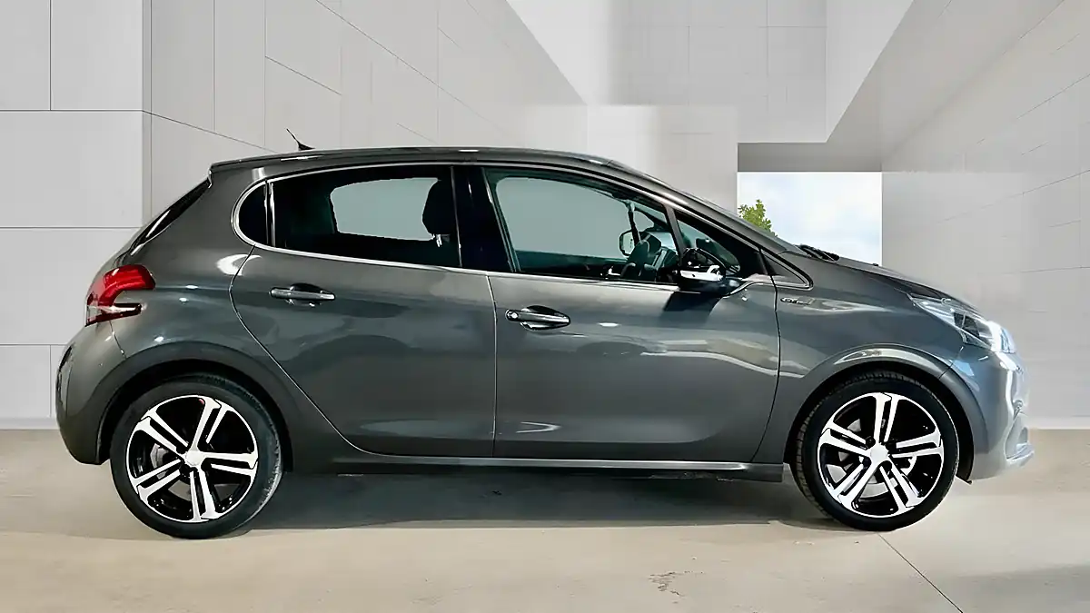Used 2018 Peugeot 208 GT Line Grey - Interior and Exterior details 7