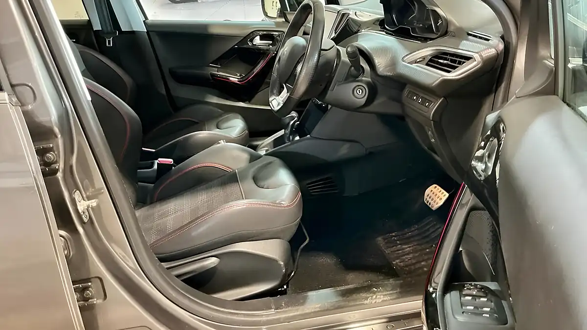 Used 2018 Peugeot 208 GT Line Grey - Interior and Exterior details 8