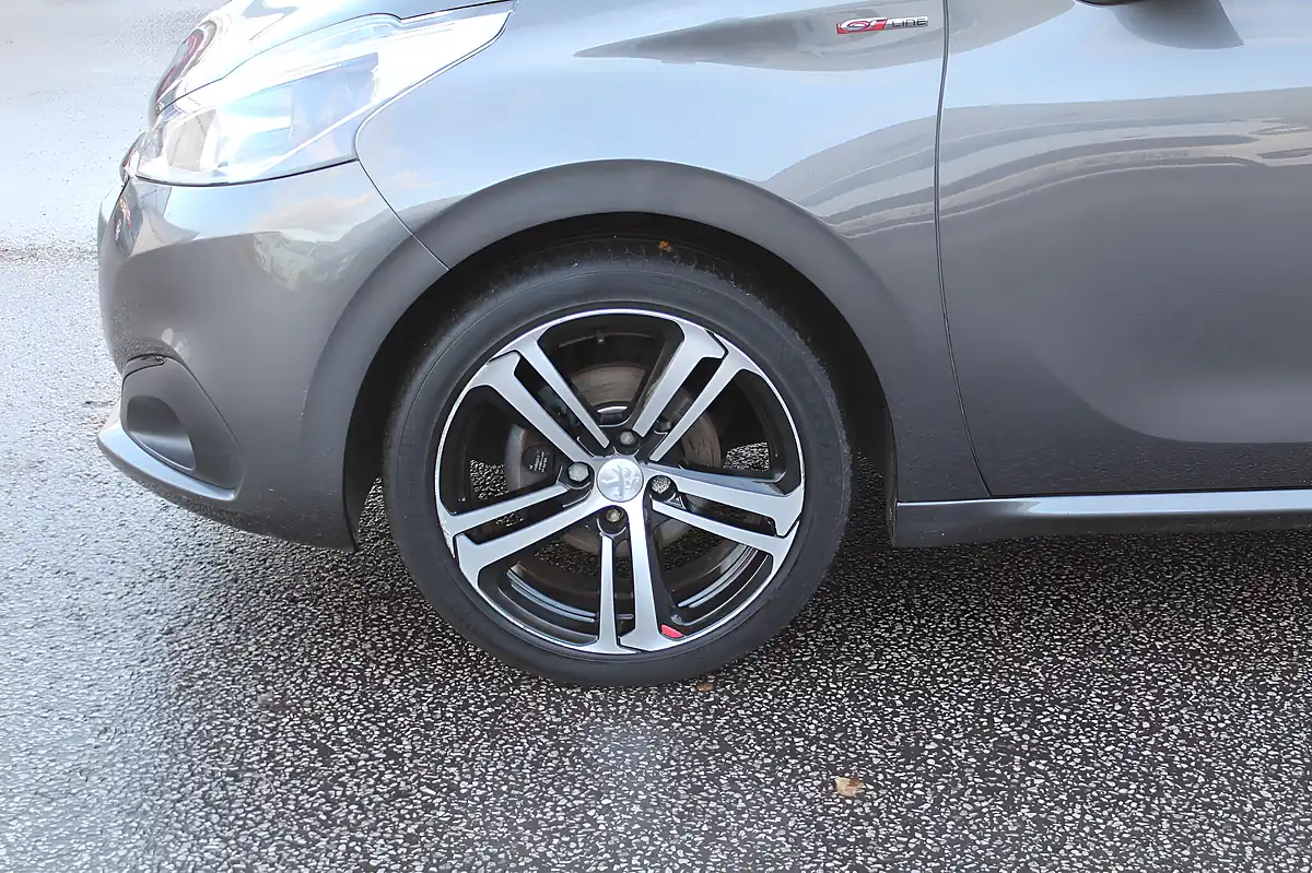 Used 2018 Peugeot 208 GT Line Grey - Interior and Exterior details 11