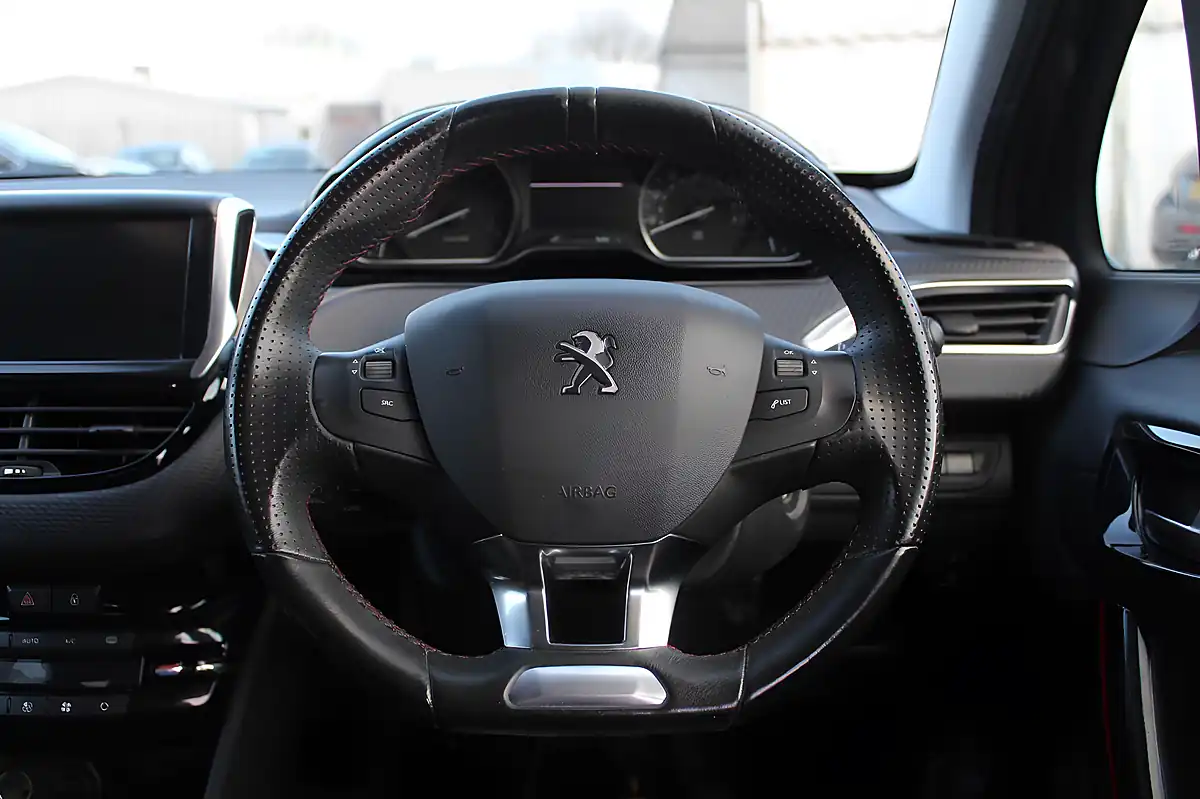 Used 2018 Peugeot 208 GT Line Grey - Interior and Exterior details 18
